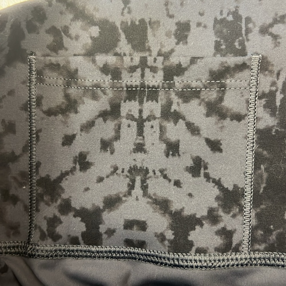 Vuori Black Patterned Leggings - Picture 7 of 8